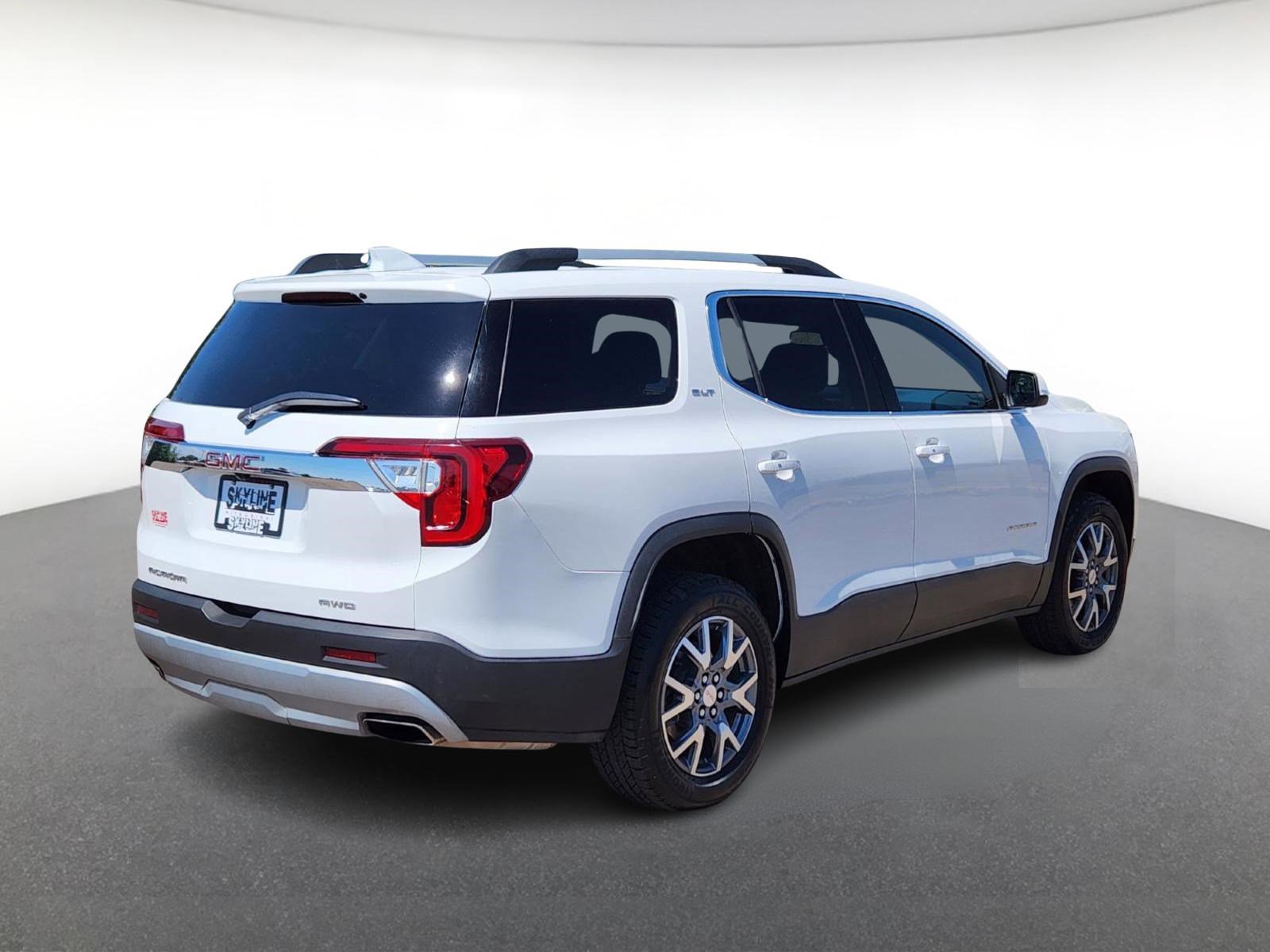 Used 2023 GMC Acadia SLT image 3