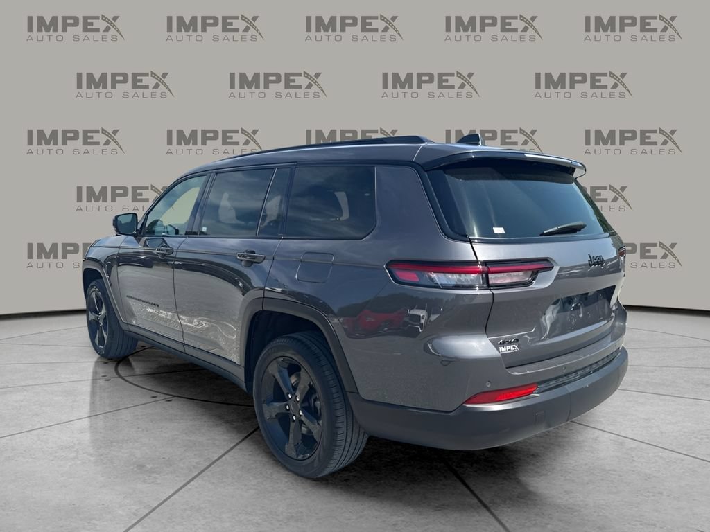Used 2025 Jeep Grand Cherokee L Limited w/ Black Appearance Package AWD/4WD image 3