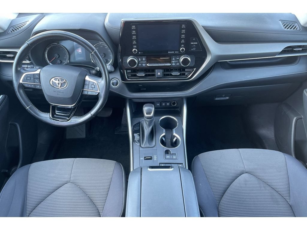 Used 2021 Toyota Highlander LE FWD image 16