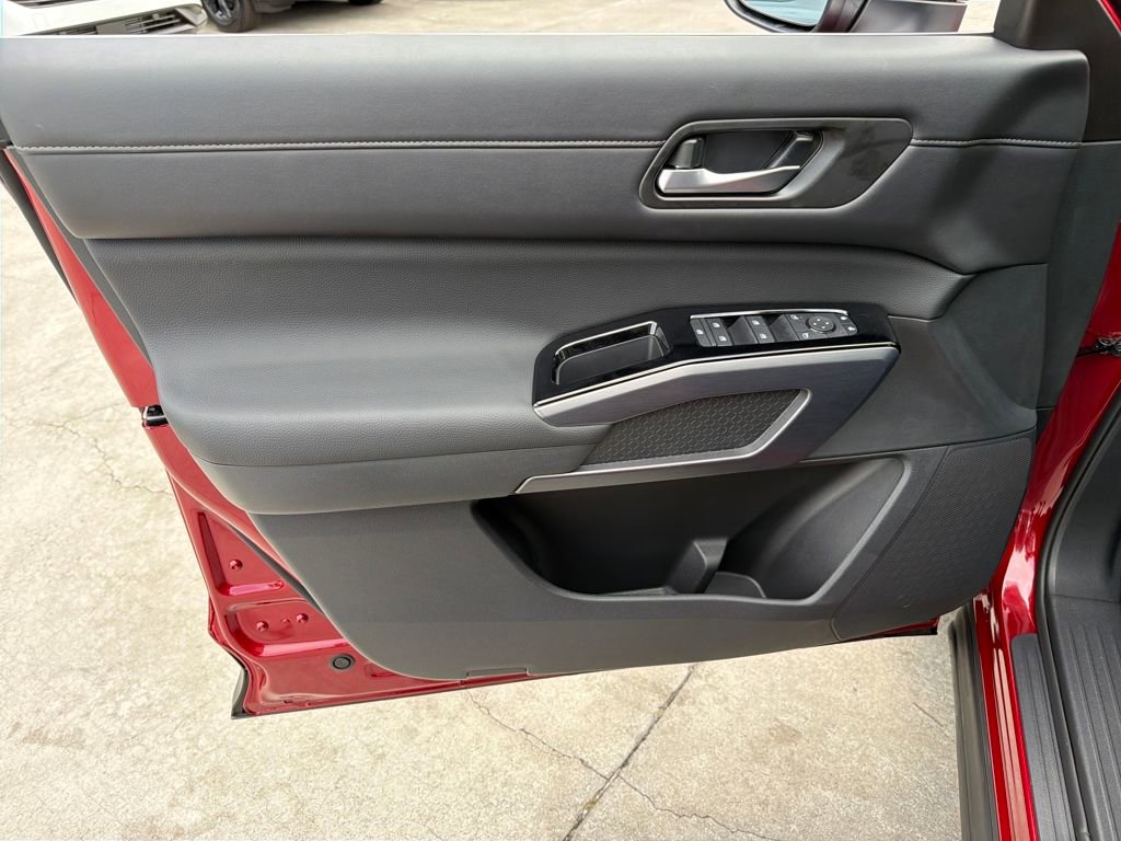 New 2026 Nissan Pathfinder SL image 15