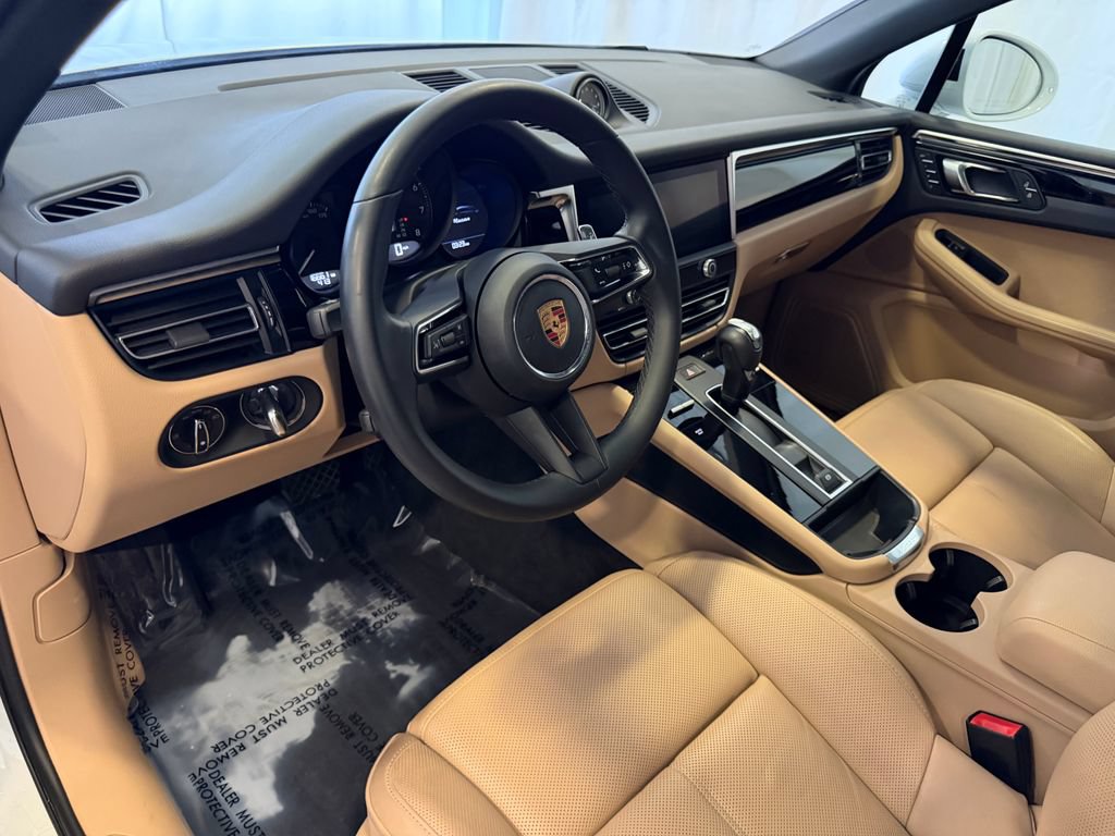 Certified 2023 Porsche Macan AWD/4WD image 4