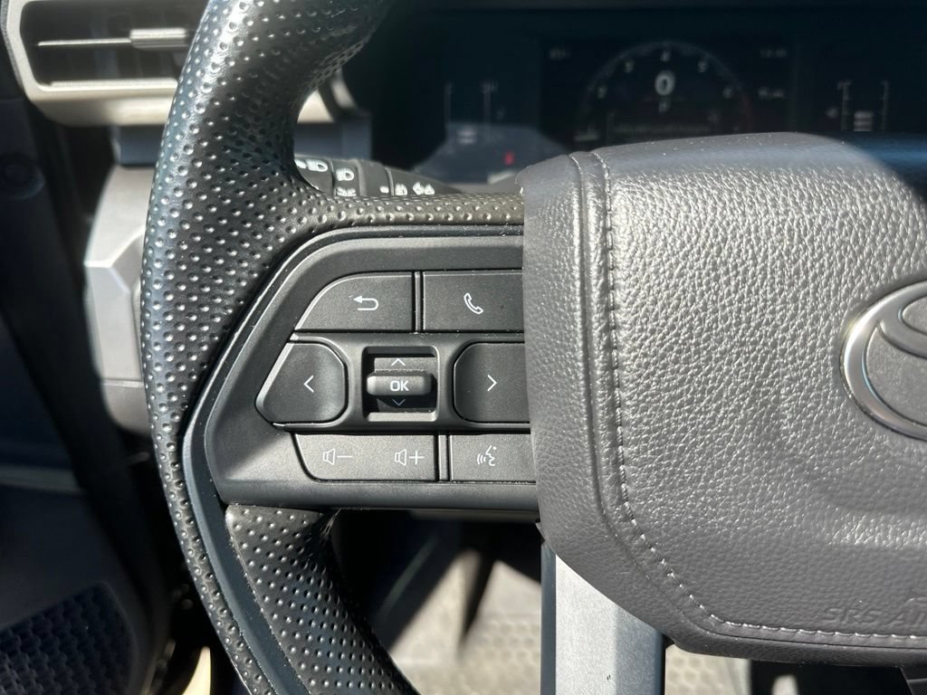Used 2025 Toyota Tacoma SR5 AWD/4WD image 12