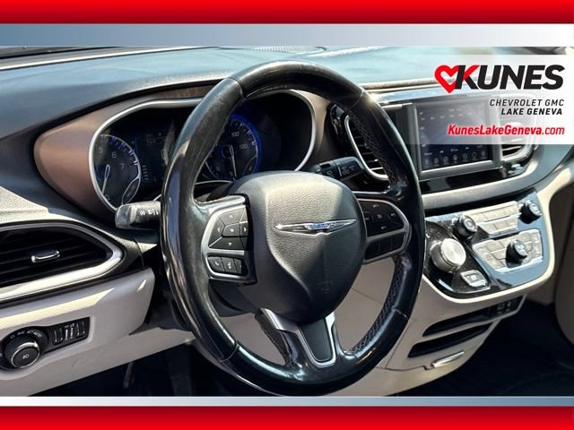 Used 2019 Chrysler Pacifica Touring-L FWD image 26