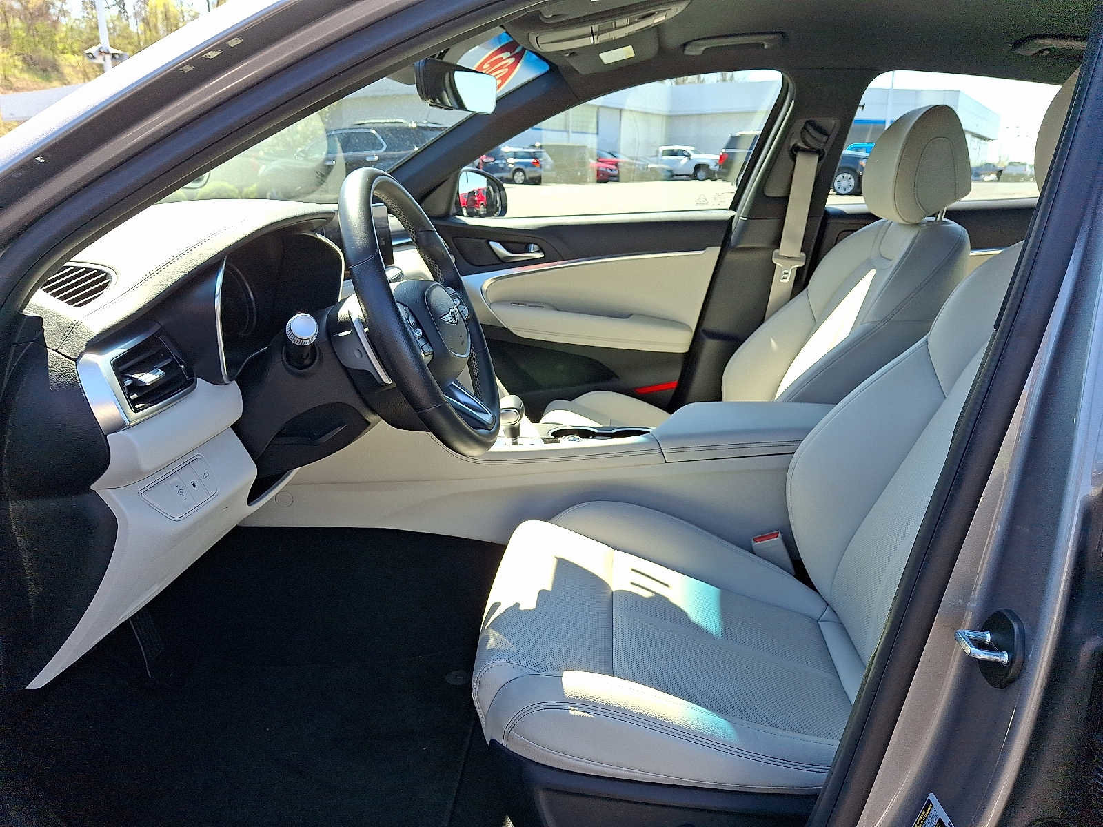 Used 2025 Genesis G70 2.5T image 13