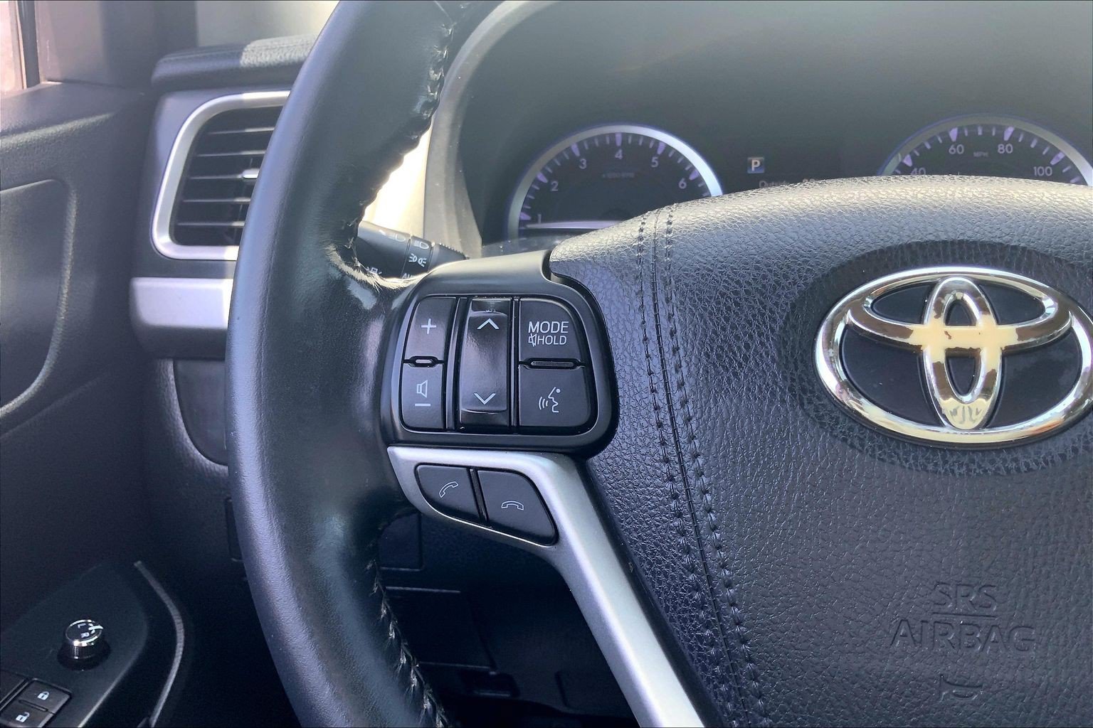 Used 2018 Toyota Highlander XLE AWD/4WD image 23