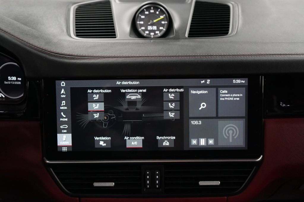 Used 2019 Porsche Cayenne E-Hybrid AWD/4WD image 18