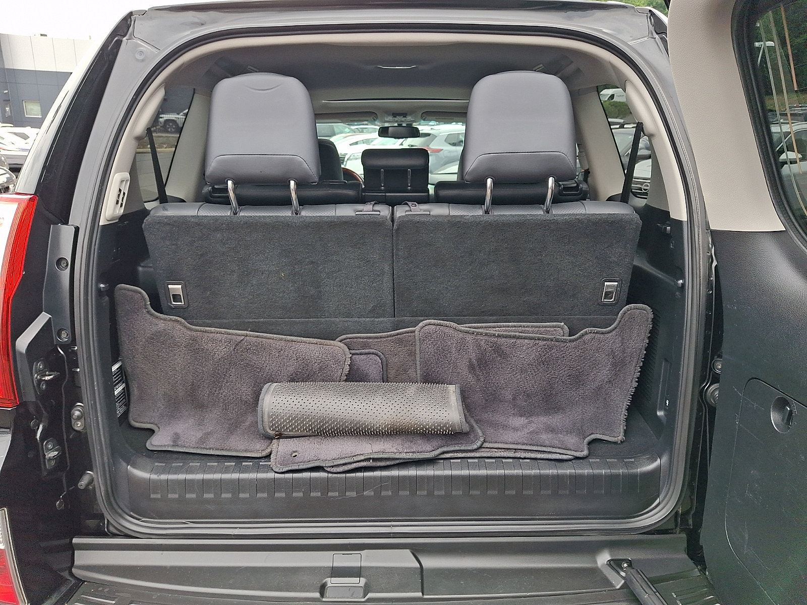 Used 2011 Lexus GX 460 w/ Comfort Plus Pkg AWD/4WD image 30