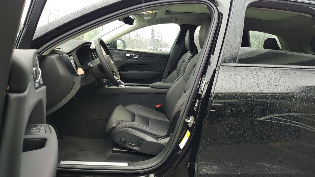 New 2026 Volvo XC60 B5 Ultra w/ Climate Package image 7