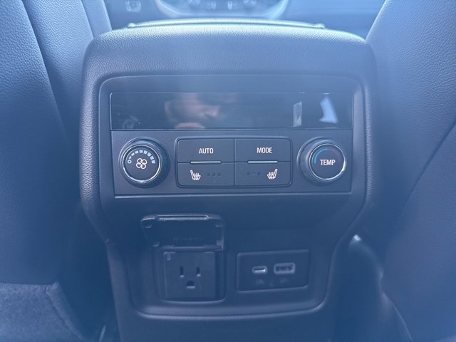 Used 2023 GMC Acadia SLT w/ Elevation Edition image 13