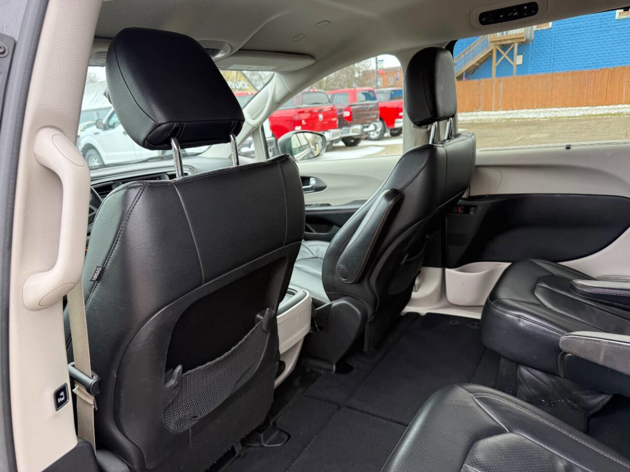 Used 2020 Chrysler Pacifica Touring-L FWD image 23