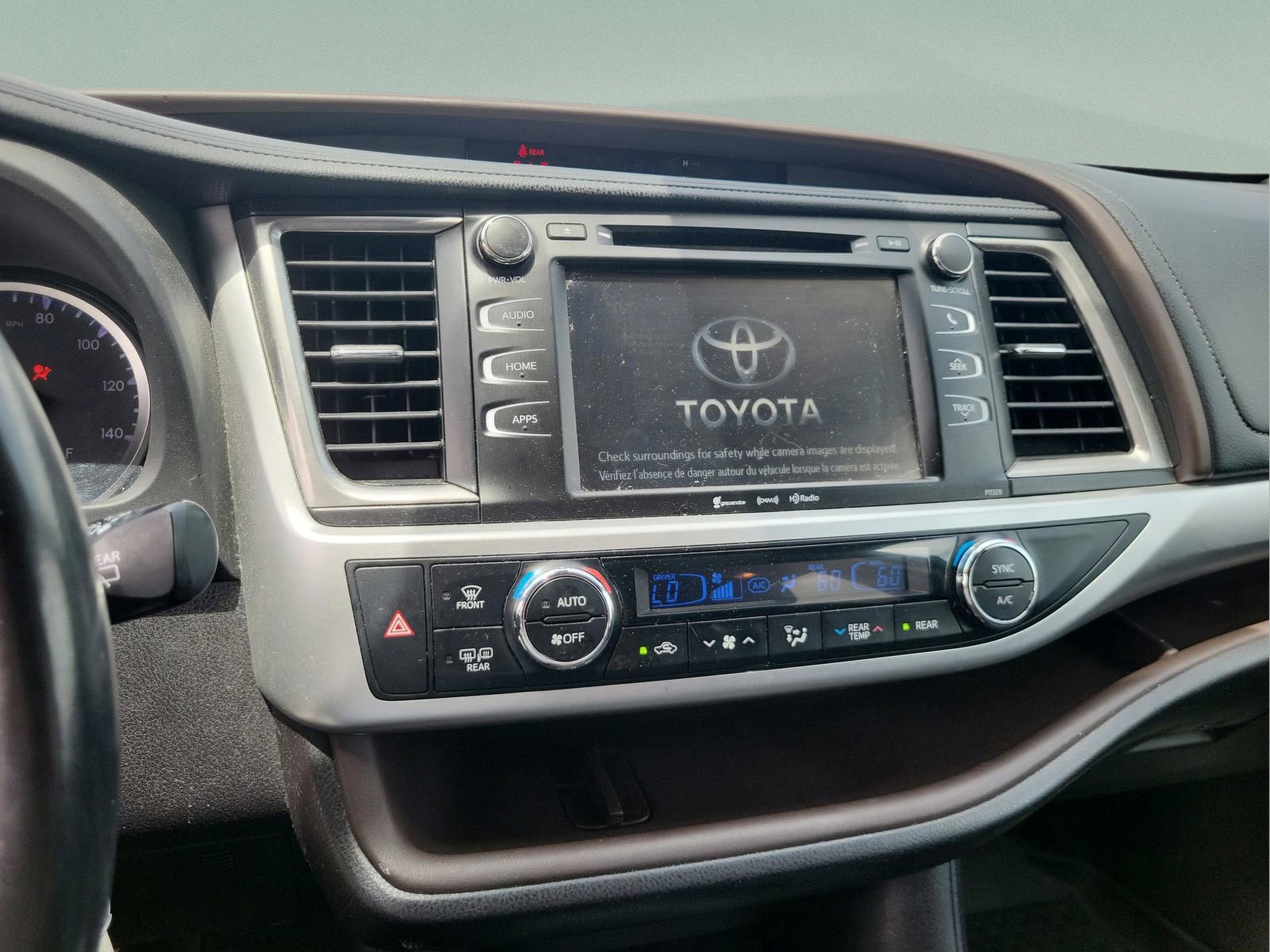 Used 2018 Toyota Highlander Plus AWD/4WD image 12