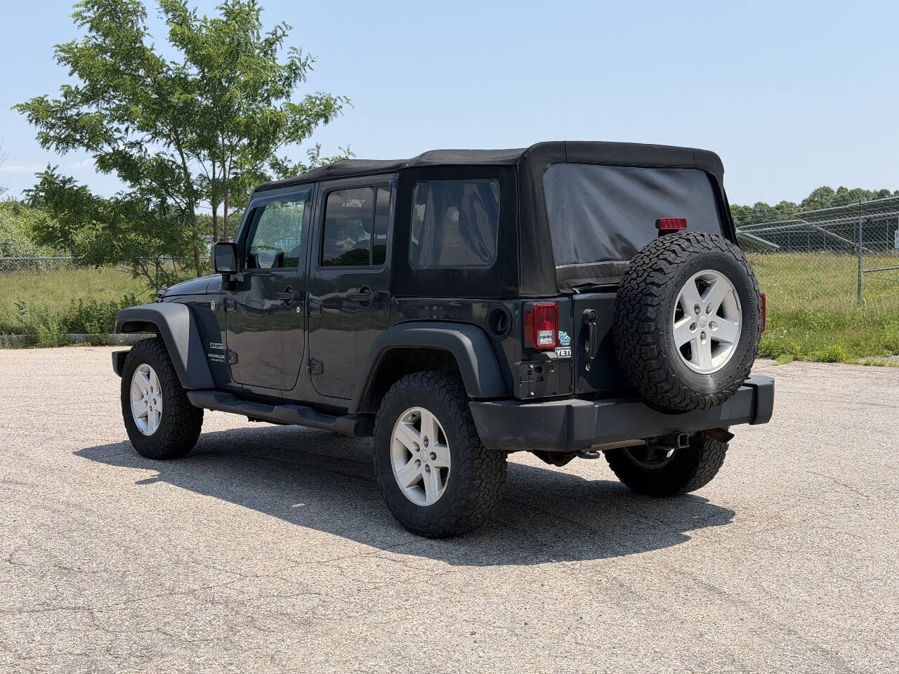 Used 2017 Jeep Wrangler Unlimited Sport w/ Quick Order Package 24S AWD/4WD image 3