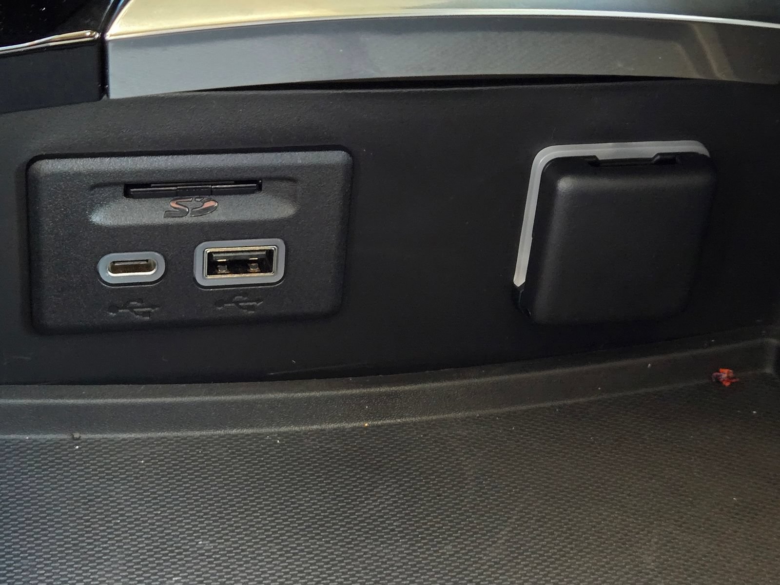 Used 2022 Buick Envision Essence w/ Technology Package II FWD image 17