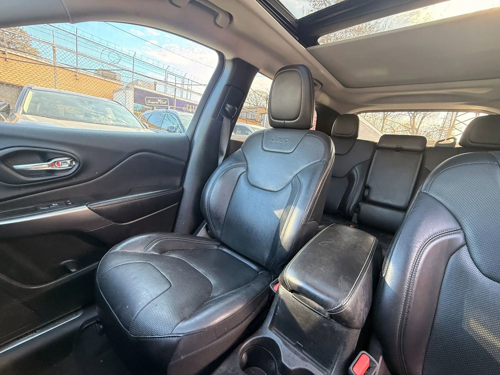 Used 2019 Jeep Cherokee Limited AWD/4WD image 24