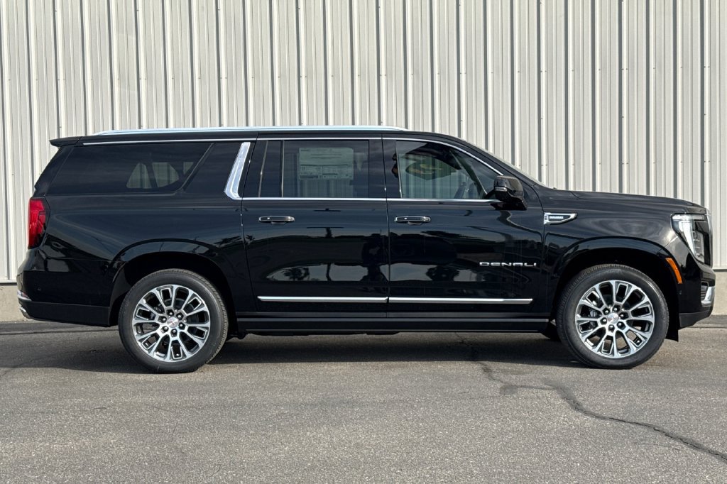 New 2026 GMC Yukon XL Denali w/ Denali Reserve Package RWD image 3