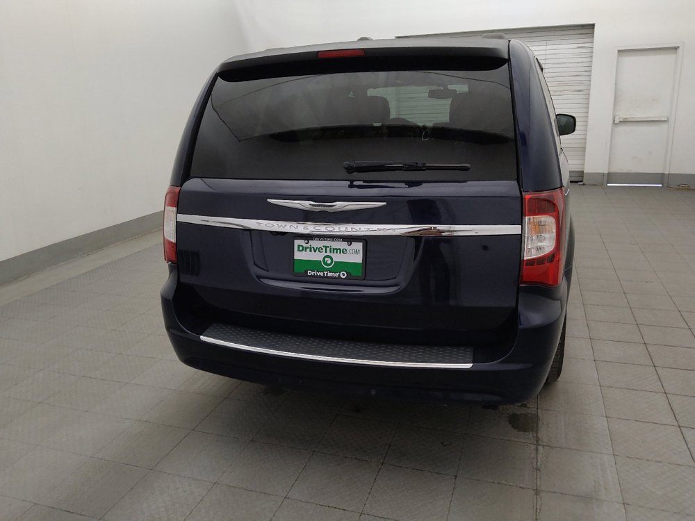 Used 2015 Chrysler Town & Country Limited Platinum FWD image 7