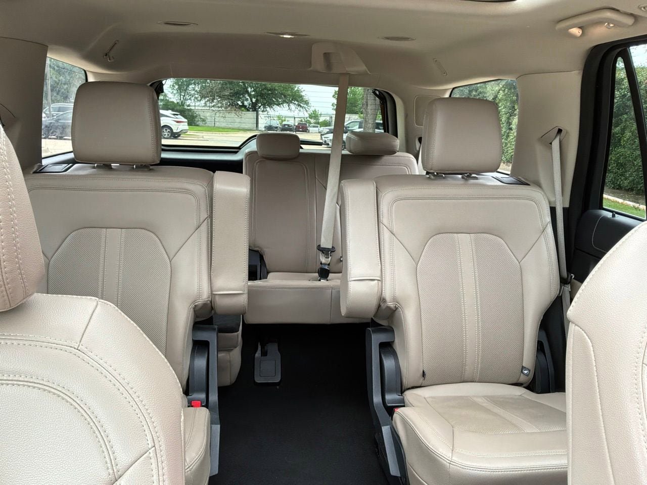 Used 2024 Ford Expedition Limited AWD/4WD image 11