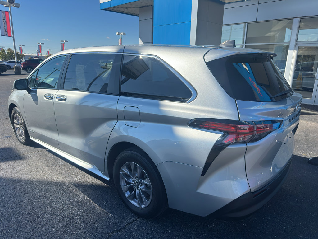 Used 2021 Toyota Sienna XLE FWD image 6