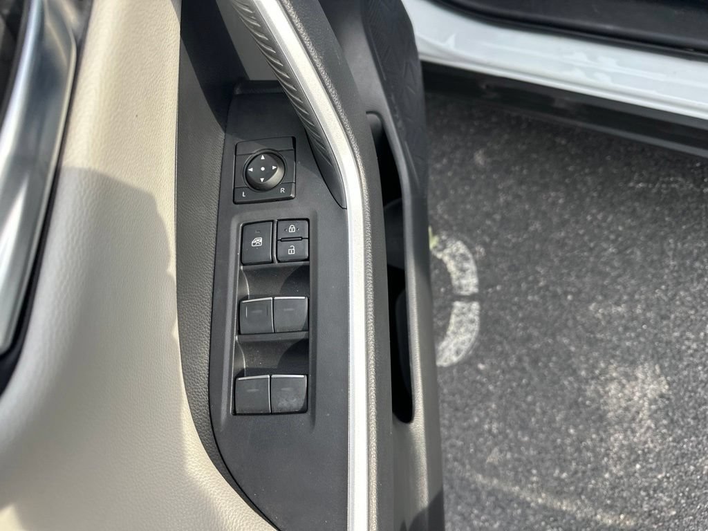 Used 2025 Toyota RAV4 Limited AWD/4WD image 21