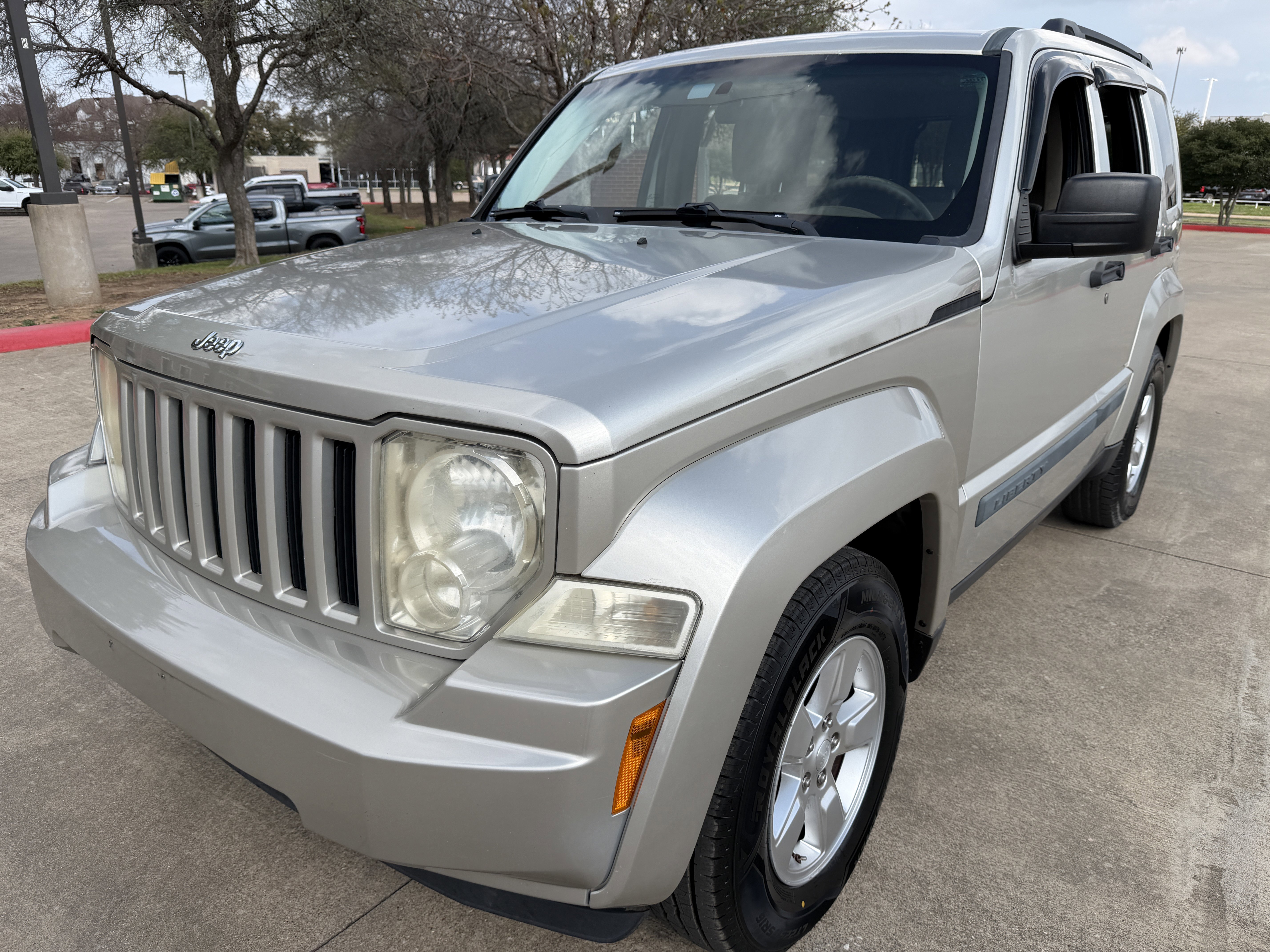 Used 2009 Jeep Liberty Sport w/ Popular Equipment Group RWD image 3