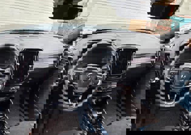 Used 2023 Volvo XC40 Recharge Ultimate w/ Protection Package Premier image 3