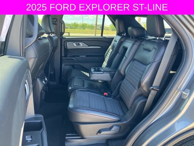 Used 2025 Ford Explorer ST-Line w/ ST-Line Street Pack AWD/4WD image 18