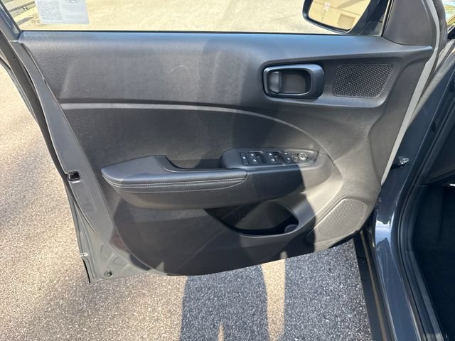 Used 2025 Hyundai Venue Limited FWD image 10