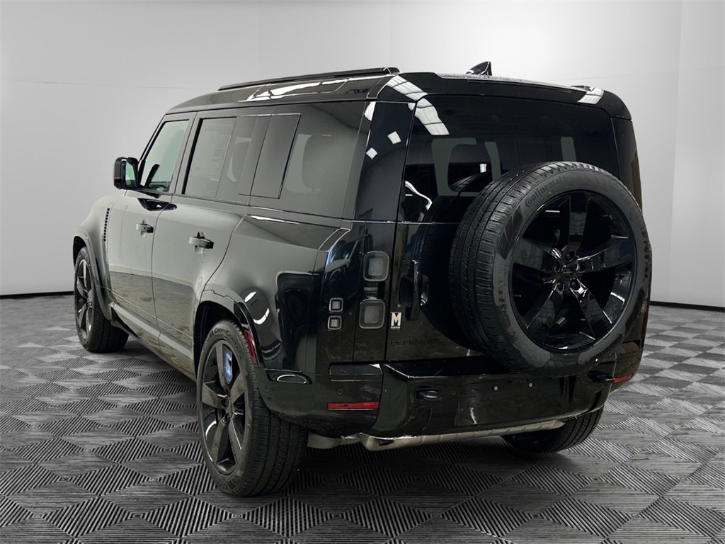 New 2026 Land Rover Defender 110 X-Dynamic SE image 3