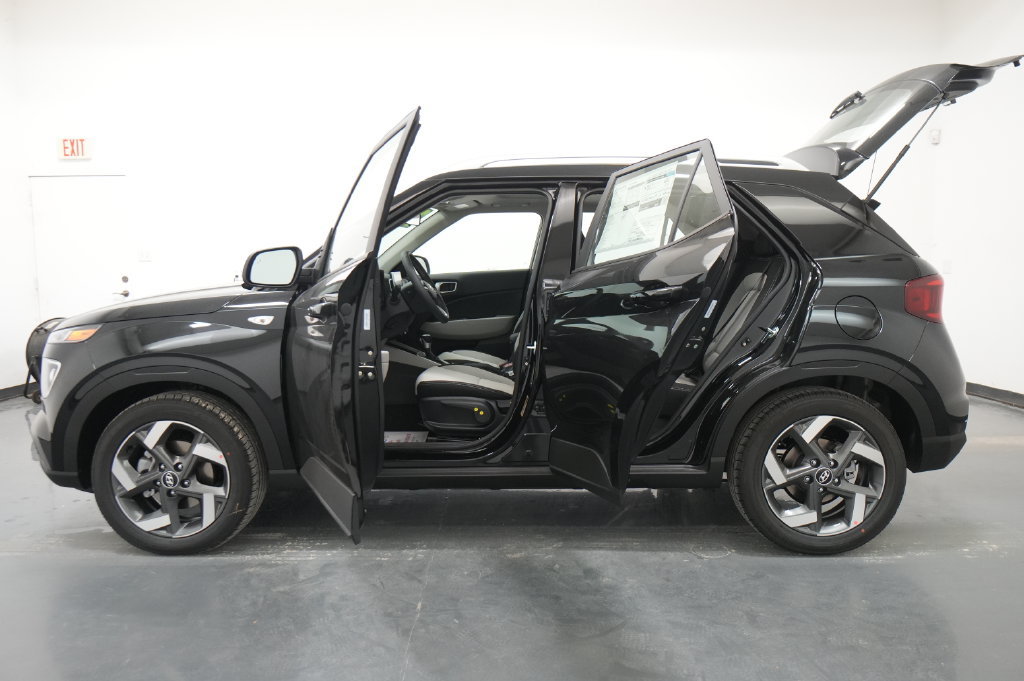 New 2026 Hyundai Venue SEL FWD image 21