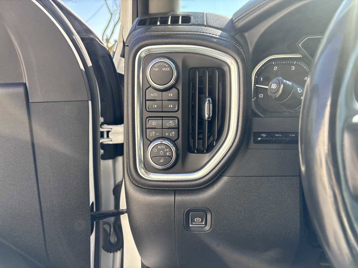 Used 2023 GMC Sierra 3500 Denali w/ Technology Package image 18