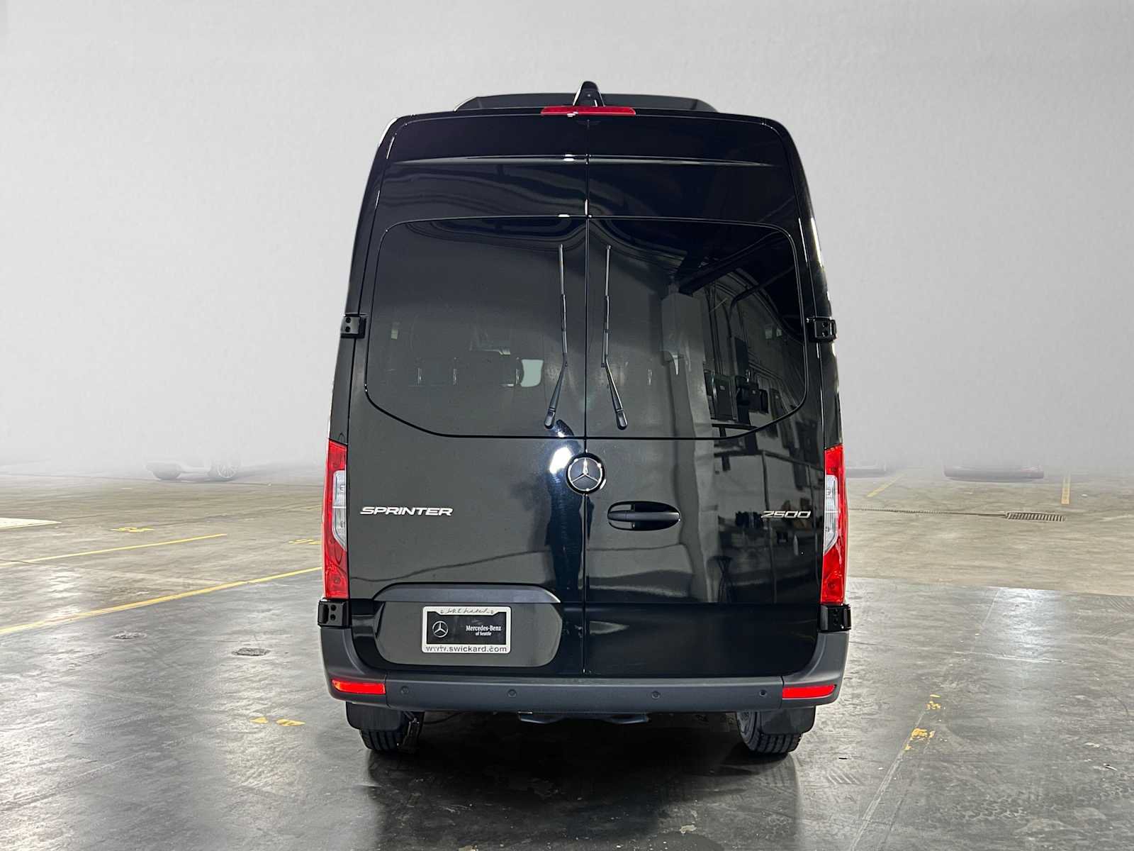 Used 2025 Mercedes-Benz Sprinter 2500 image 4