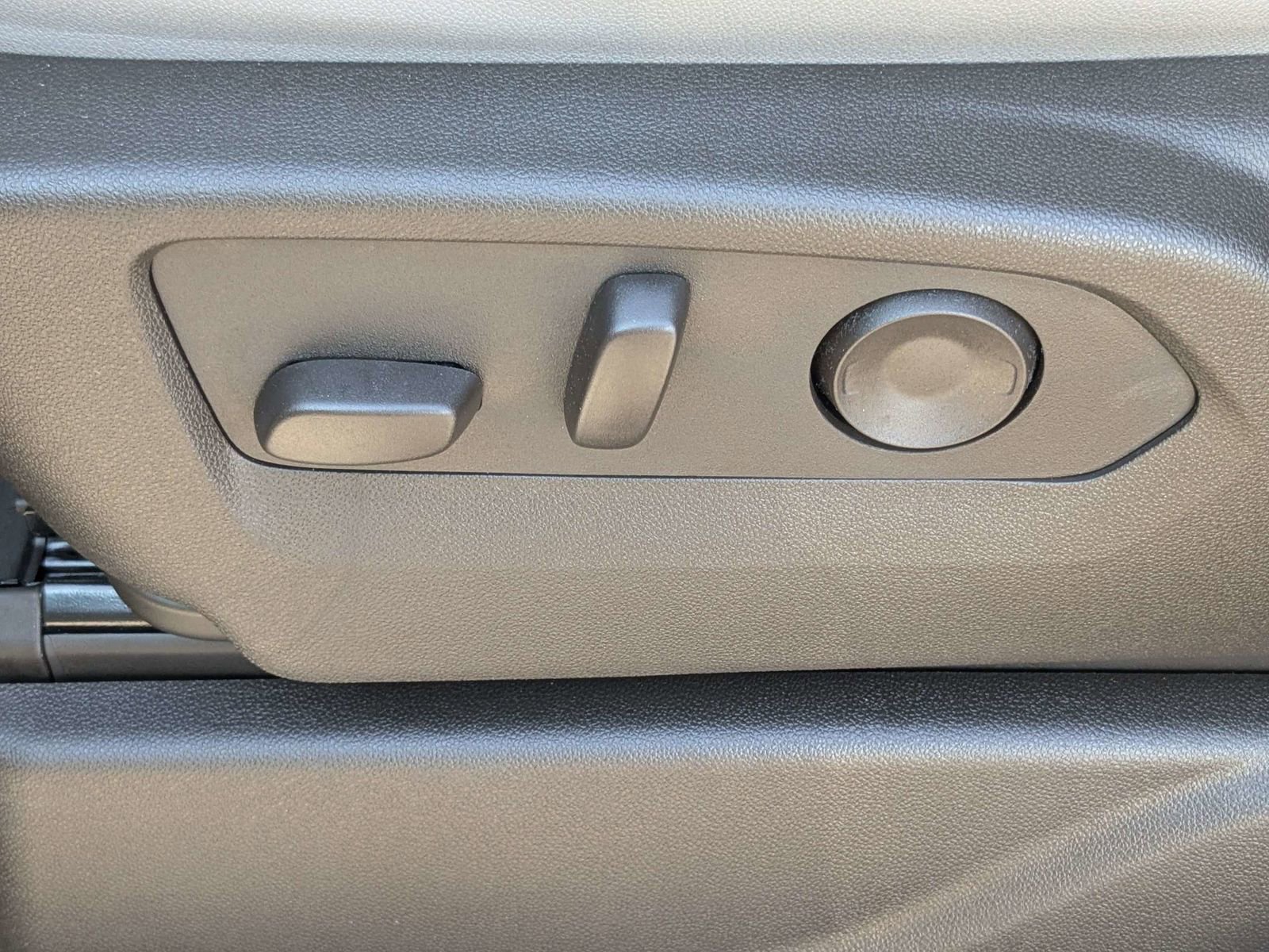 Used 2025 GMC Yukon Elevation image 22