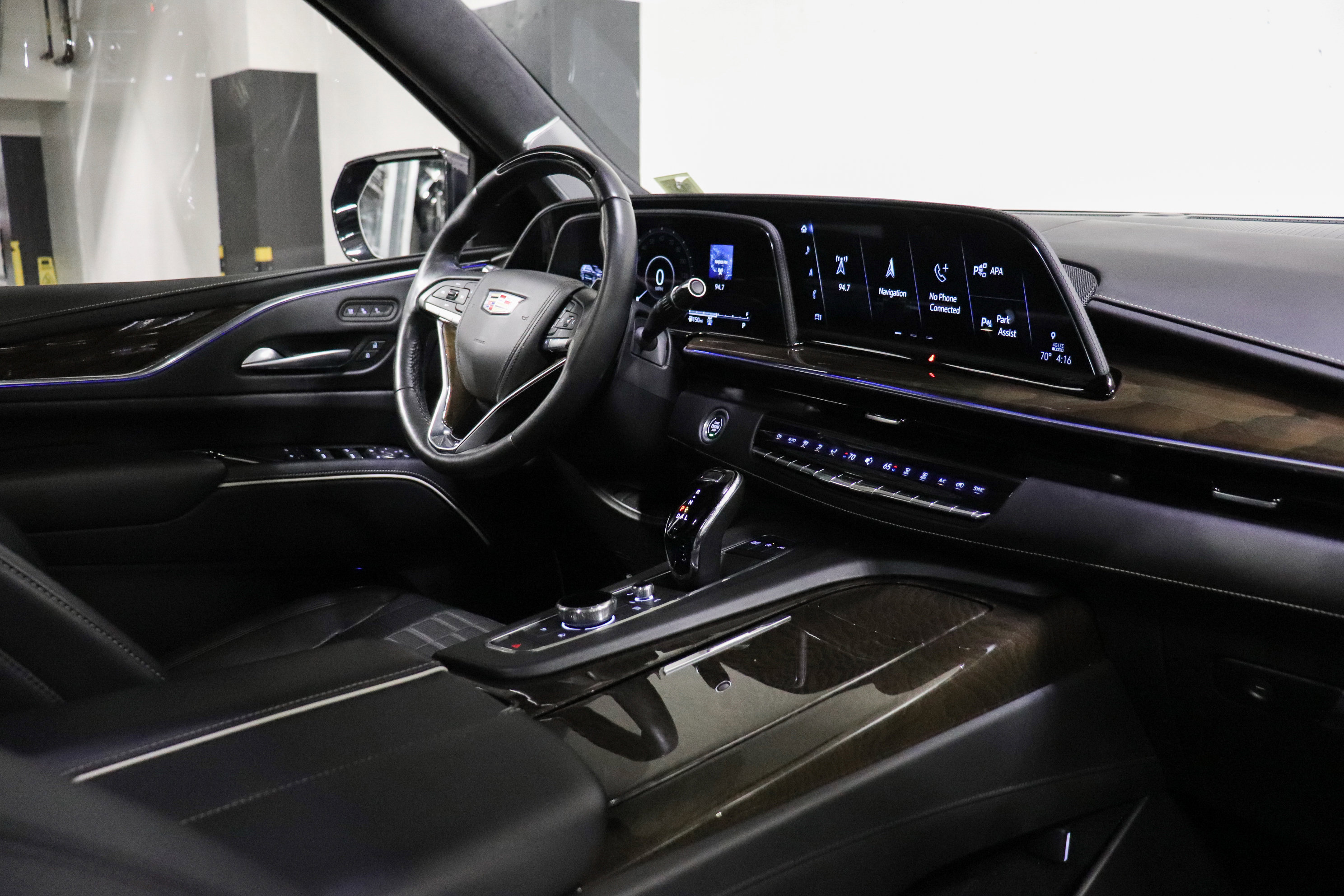 Used 2023 Cadillac Escalade ESV Sport Platinum w/ LPO, ONYX Package AWD/4WD image 28