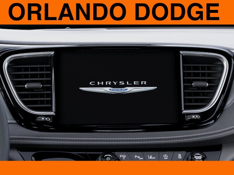 New 2025 Chrysler Pacifica Limited w/ Trailer Tow Group FWD image 18