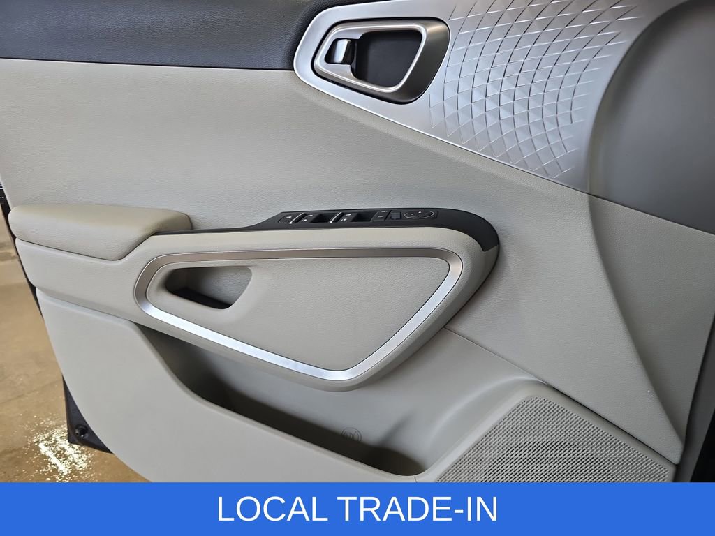 Used 2023 Kia Soul LX image 27