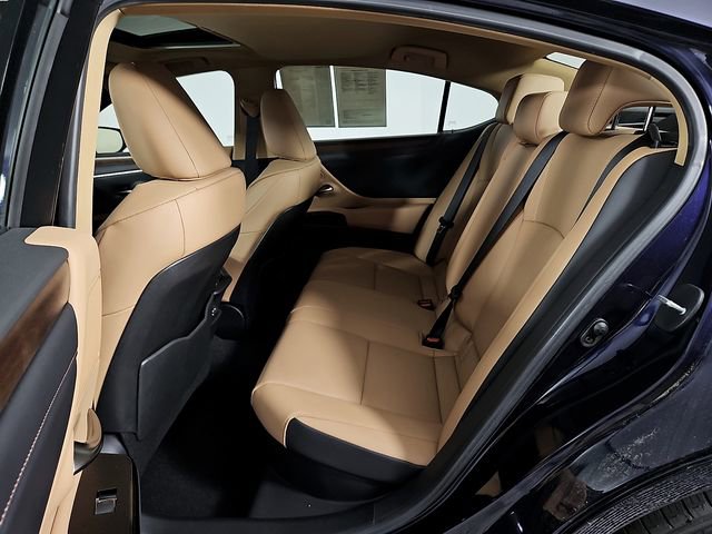Used 2025 Lexus ES 300h w/ Premium Package image 11