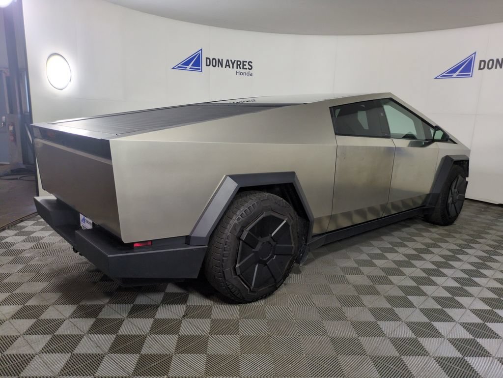 Used 2024 Tesla Cybertruck AWD Crew Cab image 7