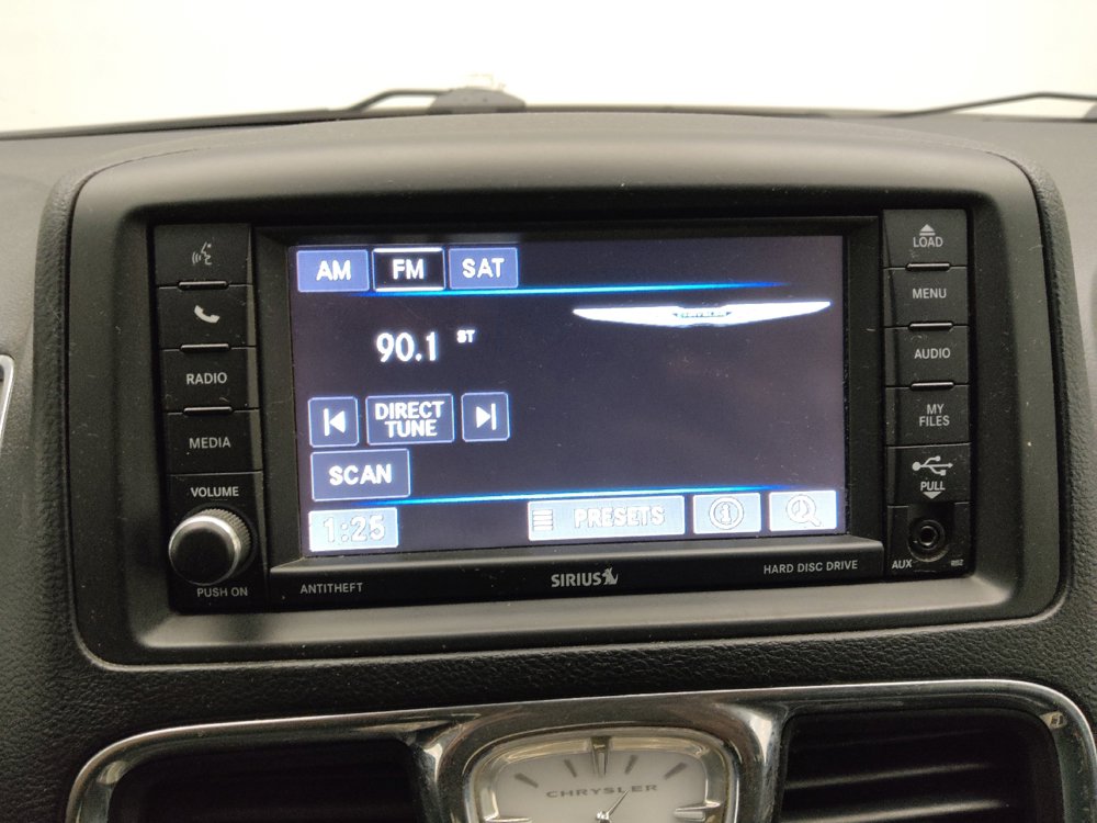 Used 2016 Chrysler Town & Country Touring FWD image 25