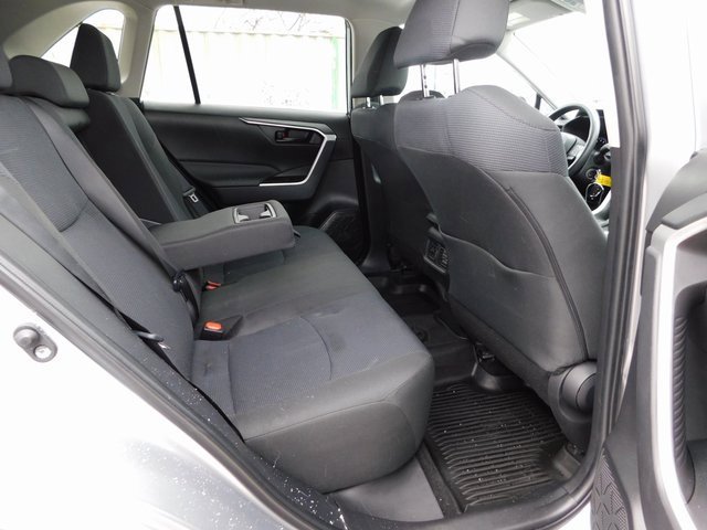 Used 2022 Toyota RAV4 LE image 19