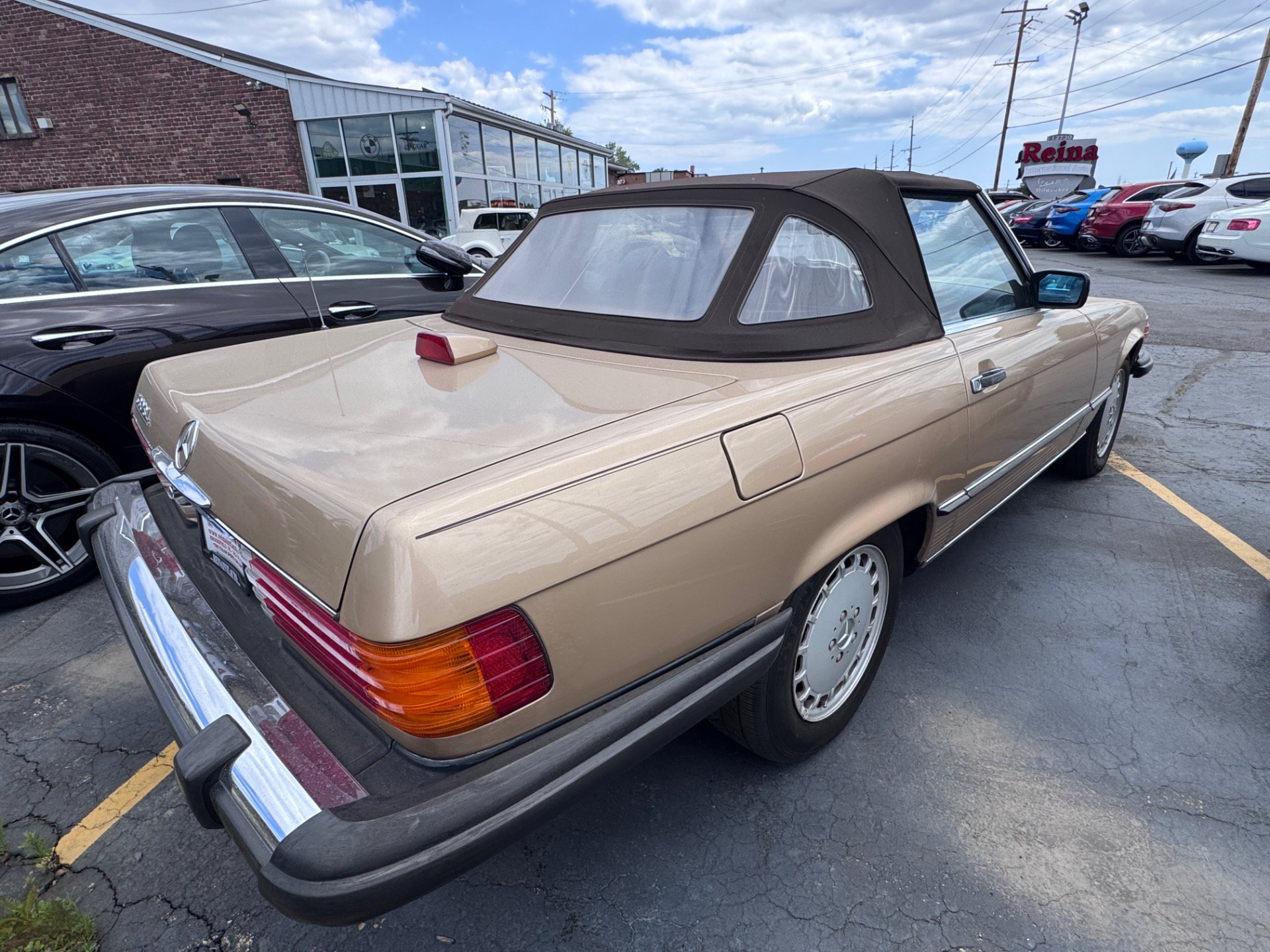 Used 1987 Mercedes-Benz 560 SL image 4