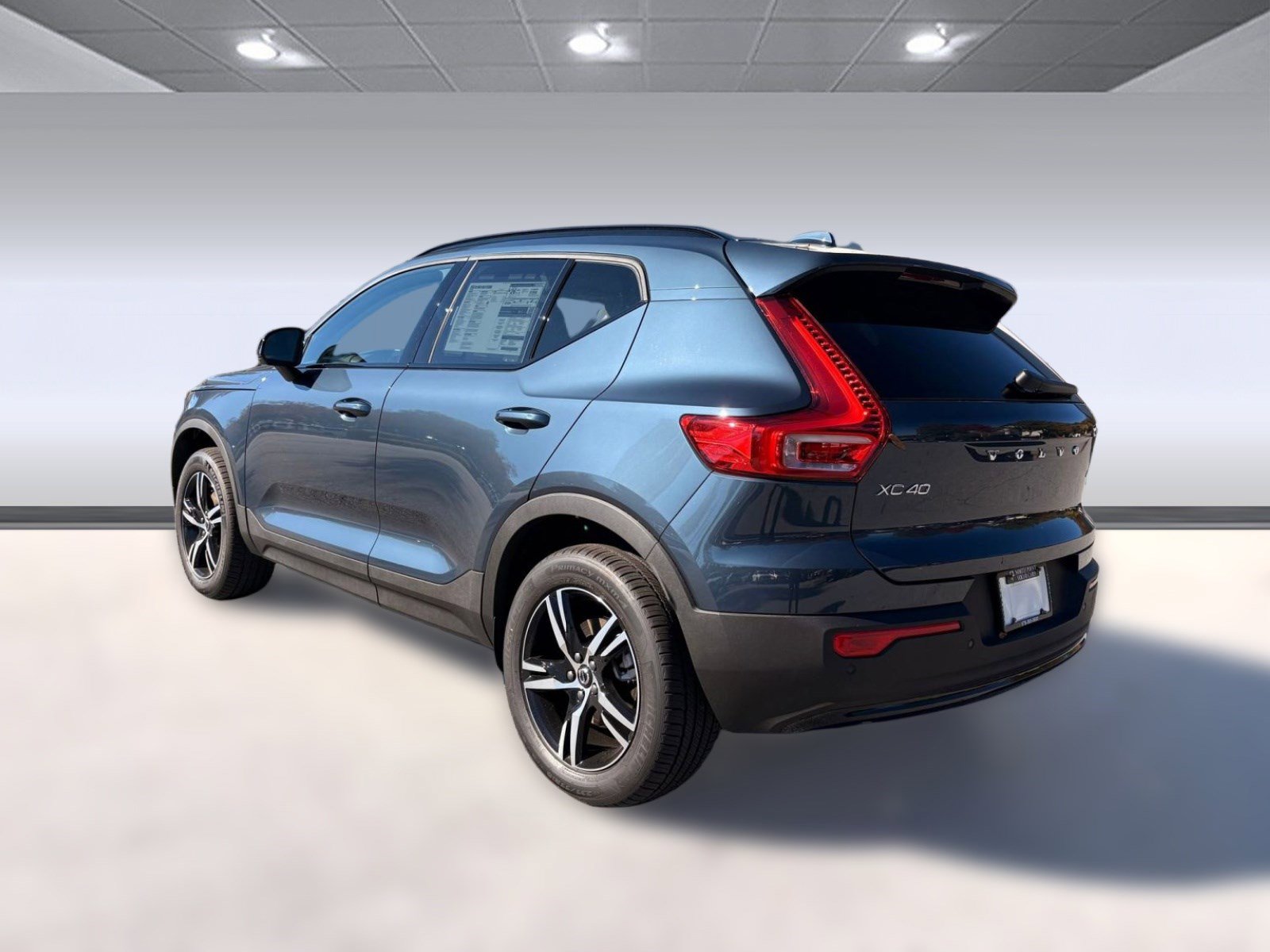 Certified 2026 Volvo XC40 B5 Core w/ Climate Package AWD/4WD image 3
