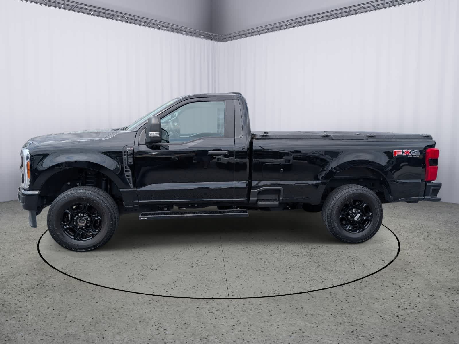 Used 2023 Ford F250 XL w/ STX Appearance Package AWD/4WD image 6
