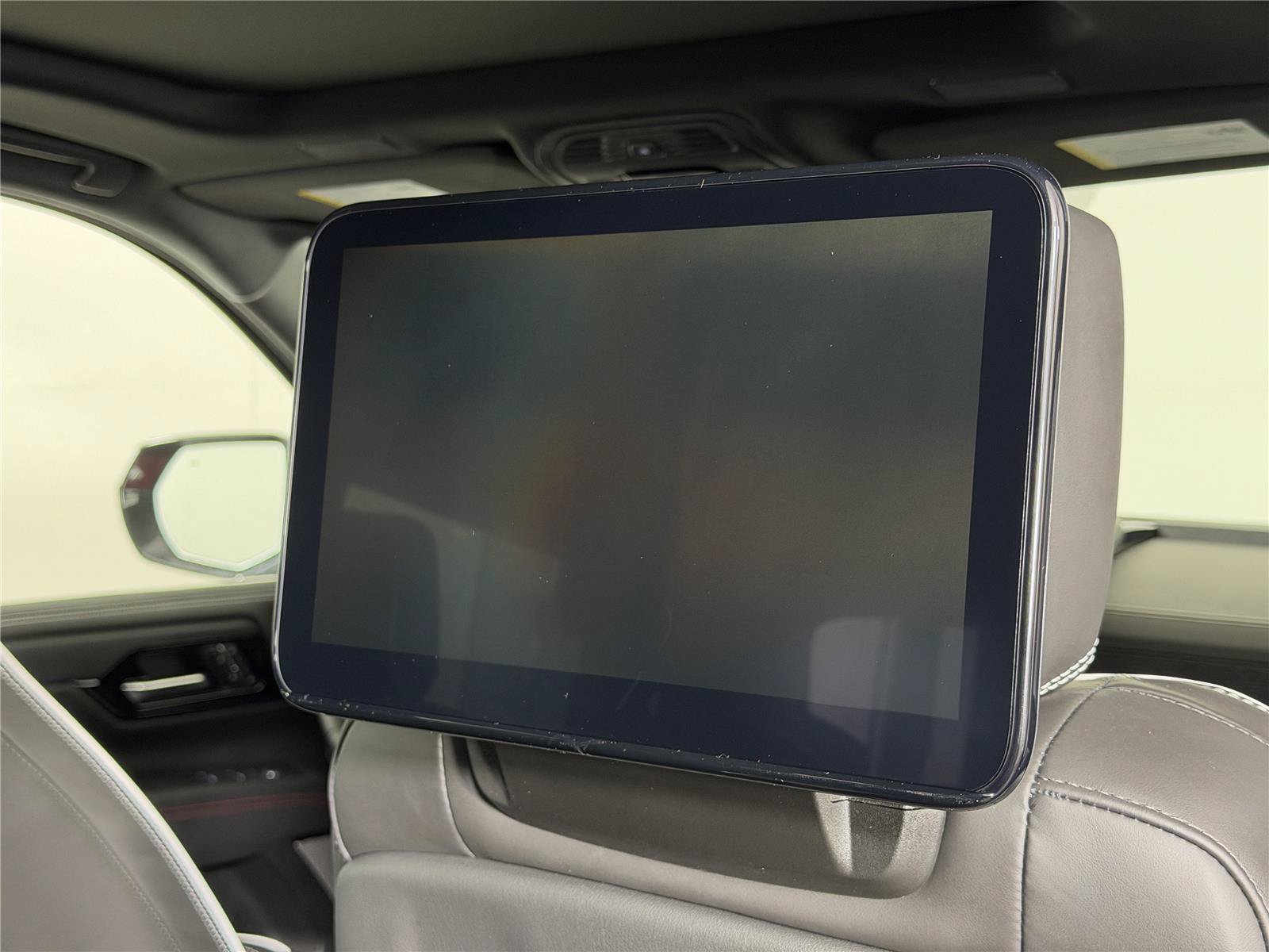 New 2026 GMC Yukon AT4 Ultimate w/ LPO, Floor Liner Package AWD/4WD image 14
