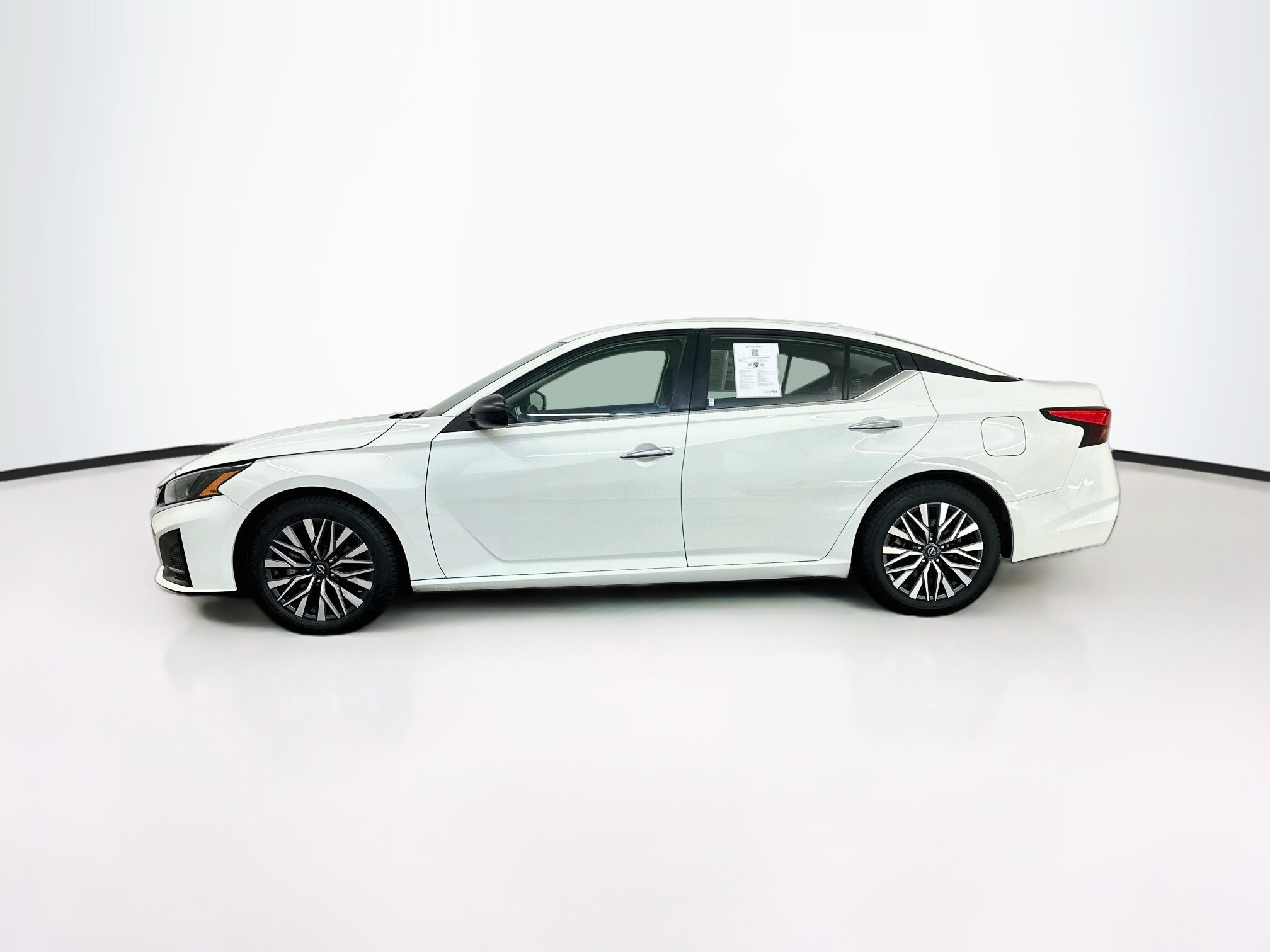 Used 2025 Nissan Altima 2.5 SV FWD image 4