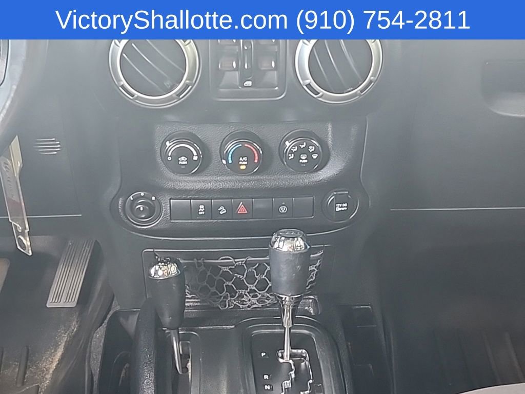 Used 2018 Jeep Wrangler Unlimited Sahara AWD/4WD image 4