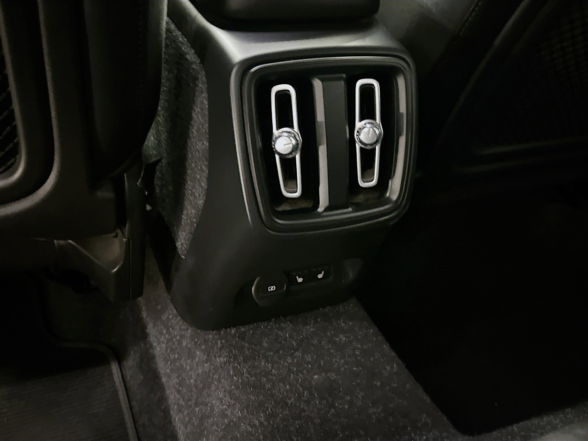 Used 2021 Volvo XC40 P8 Recharge image 29