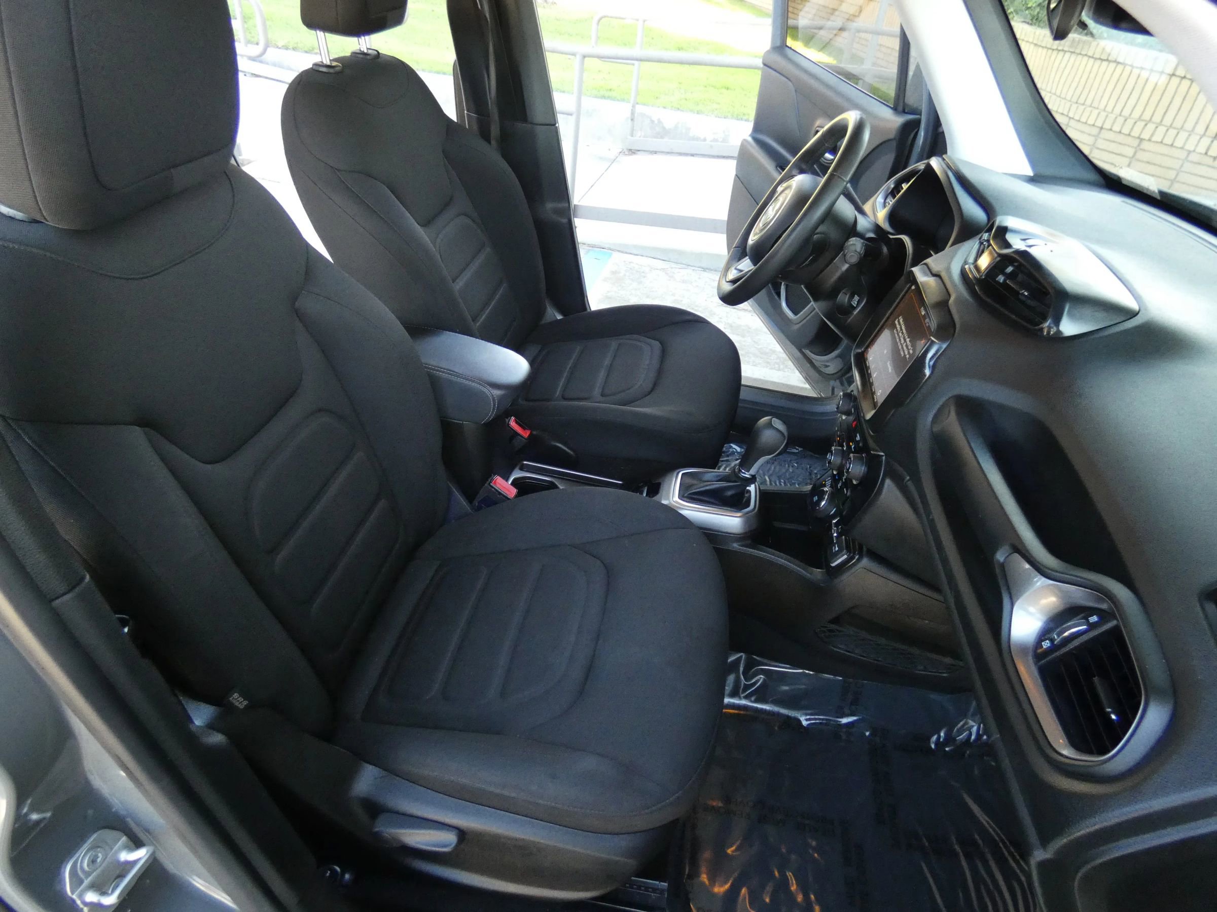 Used 2022 Jeep Renegade Latitude image 30