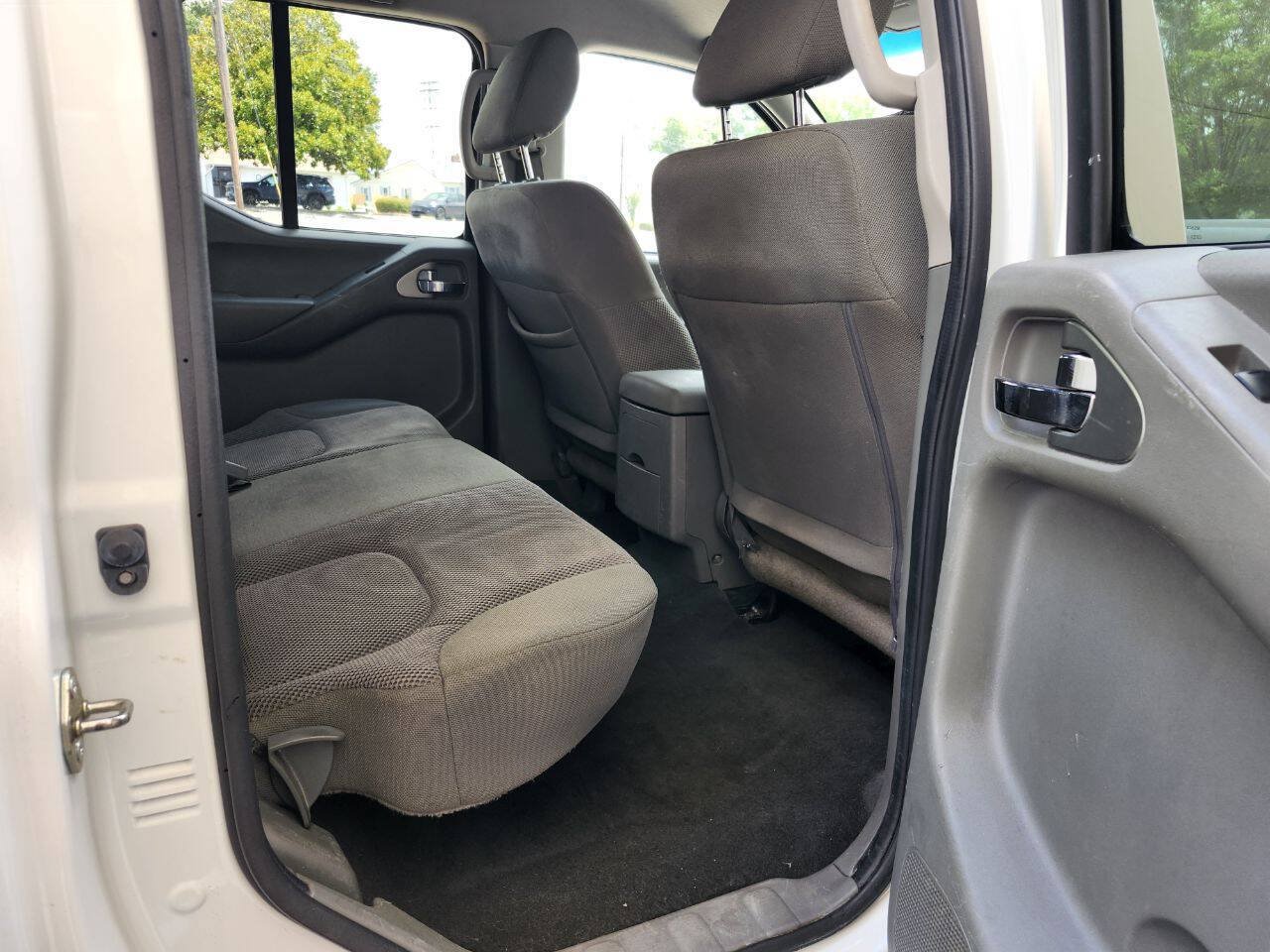 Used 2019 Nissan Frontier SV RWD image 8