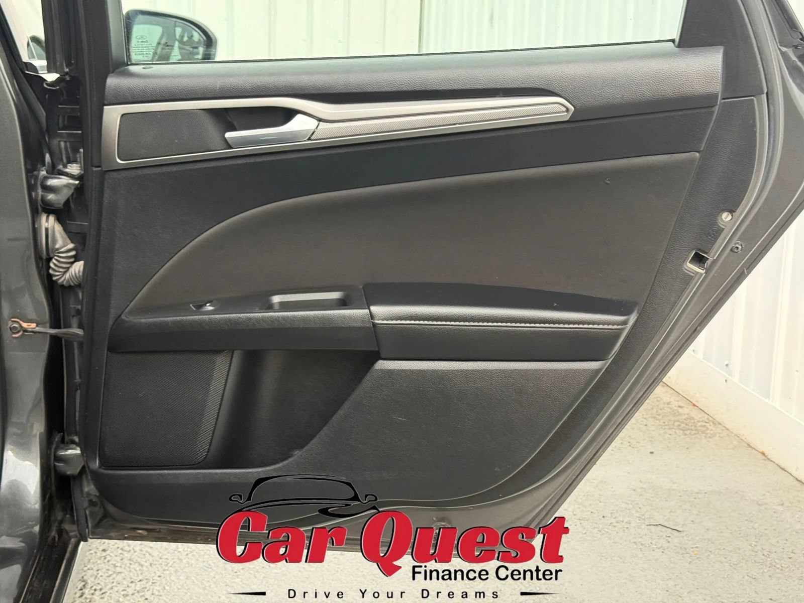 Used 2018 Ford Fusion SE w/ Fusion SE Technology Package FWD image 17