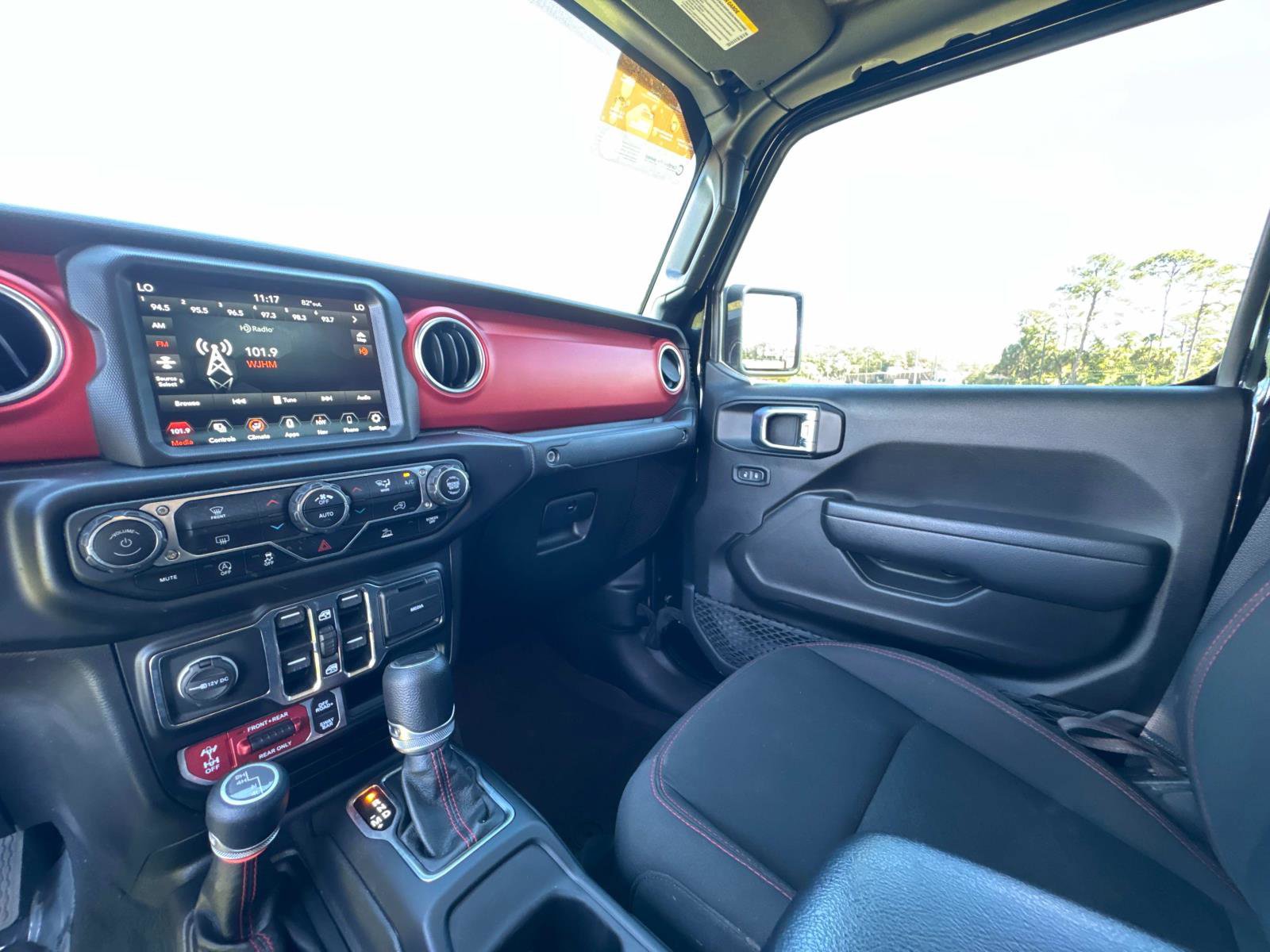 Used 2022 Jeep Gladiator Rubicon w/ LED Lighting Group AWD/4WD image 28